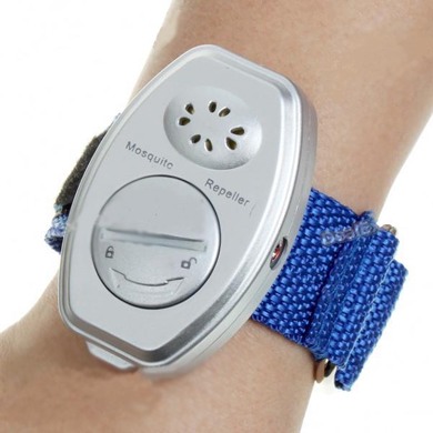 С помощью специального ремешка (идет в комплекте), "Комарин-Браслет" можно надеть на руку и носить как обычные часы